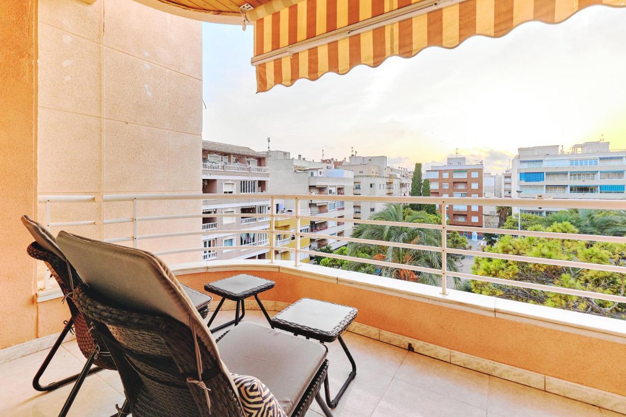 Lovely Sunny Apartment With Shared Pool And Private Parking Torrevieja Exterior photo
